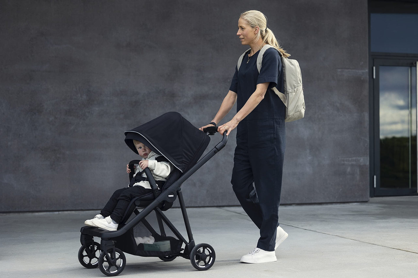 Thule Shine Baby Stroller, Full-Size Stroller Features, Compact and Lightweight Design, Reversible seat, Spacious Storage Basket, Adjustable Leg Rest, Easy one-Hand fold