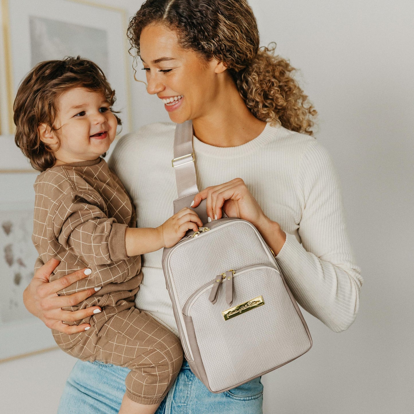 Petunia Pickle Bottom Criss-Cross Sling Bag, Crossbody for Women and Men, Adjustable Straps for a Custom-Fit, Spacious Main Pocket, Perfect for Travel & Everyday Use (Grey Matte Cable Stitch)